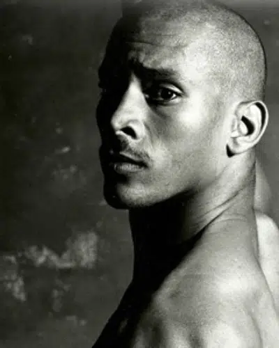 Candido Contreras è insegnante, danzatore e coreografo di contemporaneo a Milano